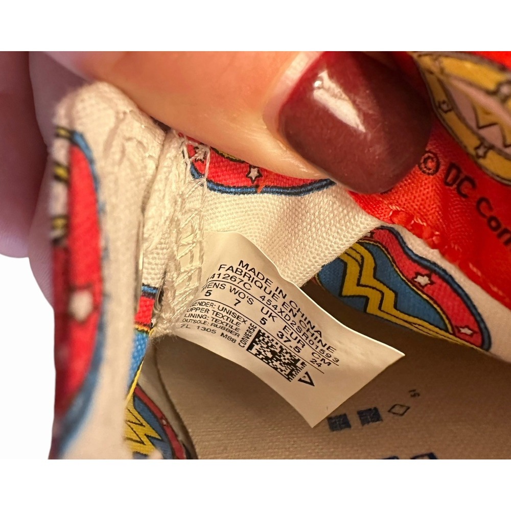 Converse x DC Comics Wonder Woman Sneakers Chuck Taylor All Star Low M 5 W 7 NEW - Picture 5 of 9
